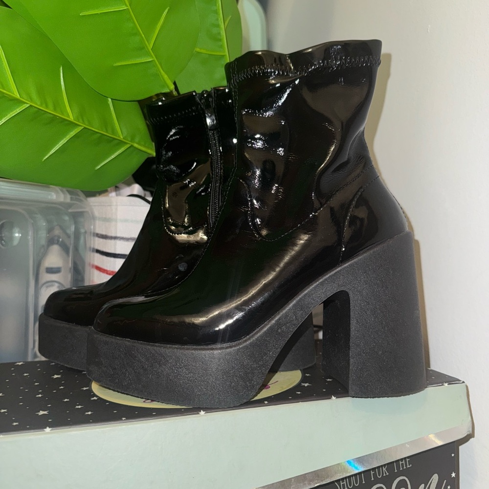 Black Chunky Heeled Boots with Platform